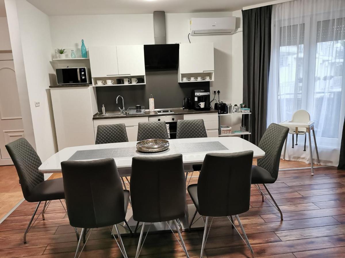 Freedom Apartman ไฮจ์ดุสโซบอสโล ภายนอก รูปภาพ